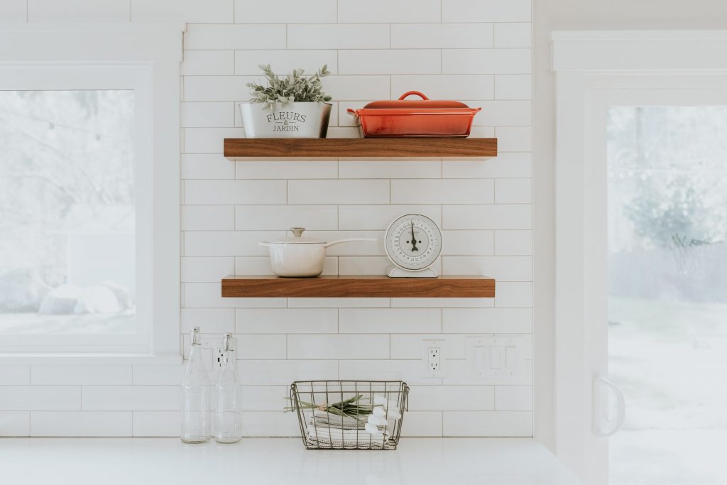 Keeping the kitchen organised with baskets, pots and pans 